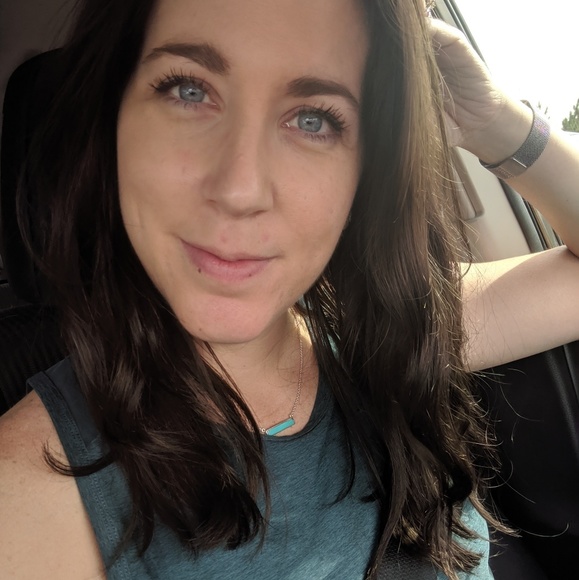 Meet your Posher, Nicole - Picture 2 of 3